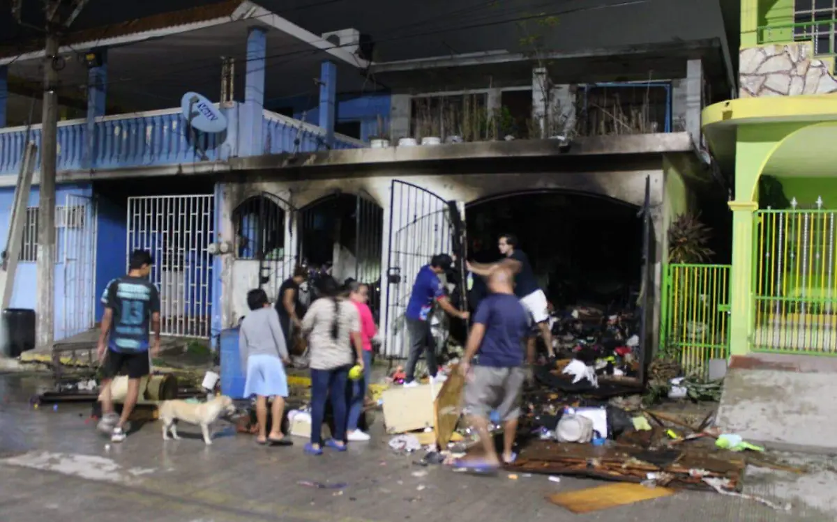 Incendio arrasa vivienda en la colonia Nuevo Amanecer de Tampico Antonio Campos (2)